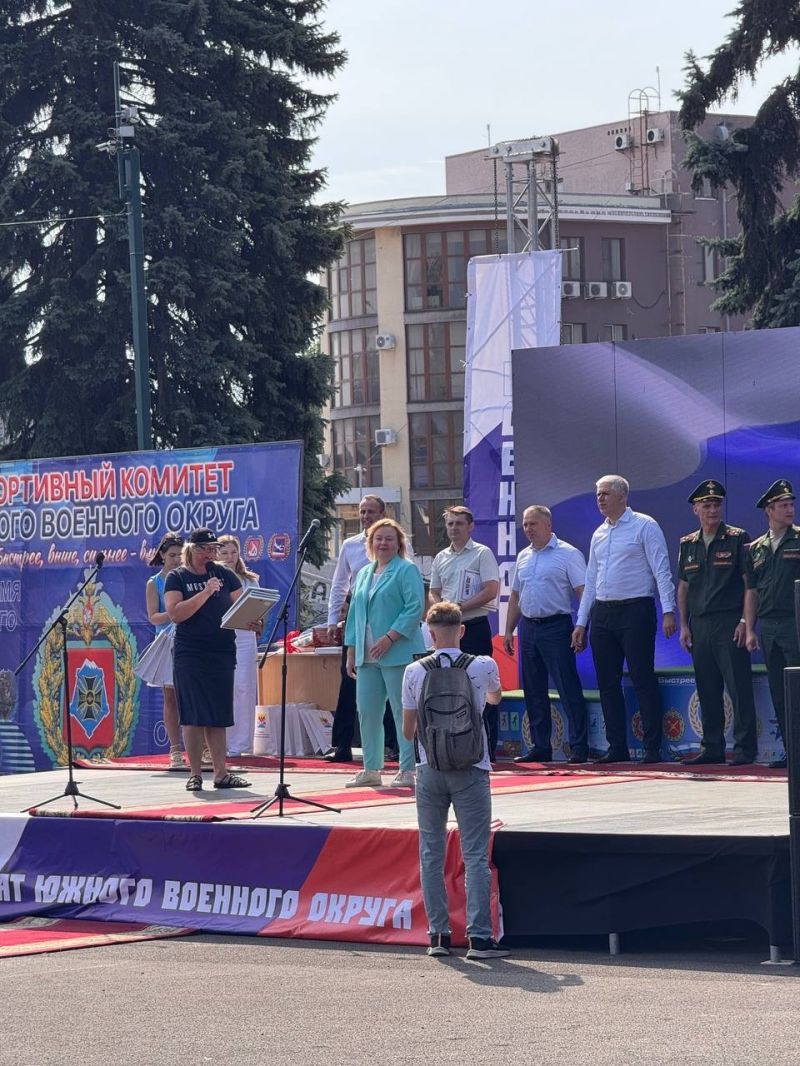 на стадионе «Ермак» состоялся ежегодный праздник в честь Дня физкультурника! 