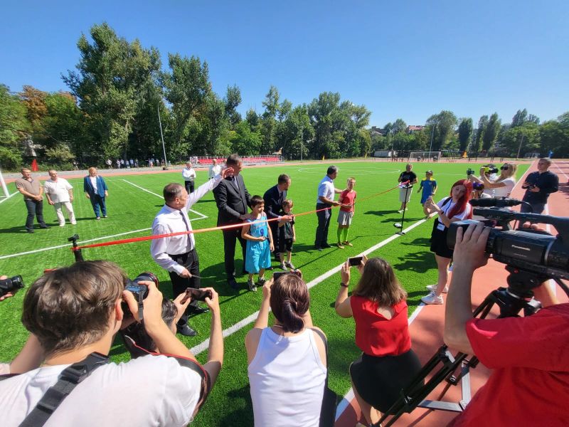 4 августа в Новочеркасске торжественно открыли «умную» спортивную площадку на территории школы № 6